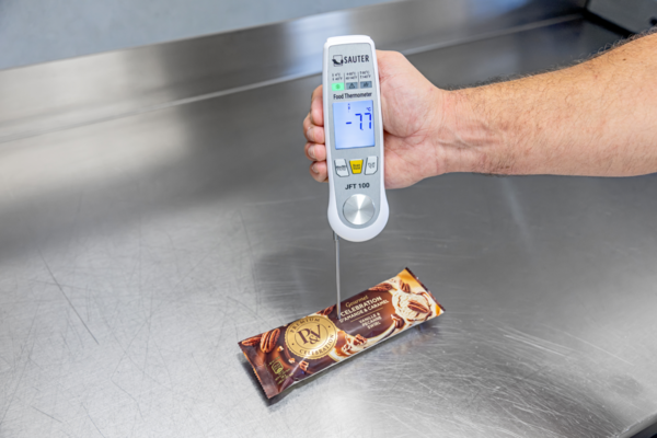 Thermometer SAUTER JFT 100 Application picture with food