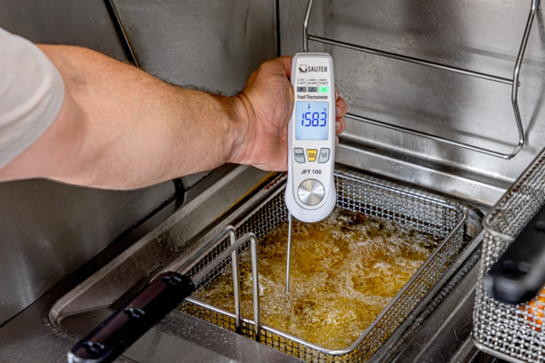 Thermometer SAUTER JFT 100 Application picture with food