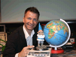 The globe-trotting garden gnome reaches Cologne